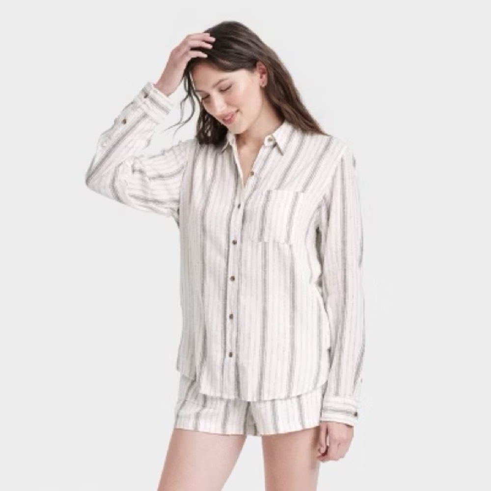Universal Thread Long Sleeve
Collared Linen Button-Down Shirt